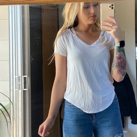 Express Basic White Tee - Picture 2 of 4